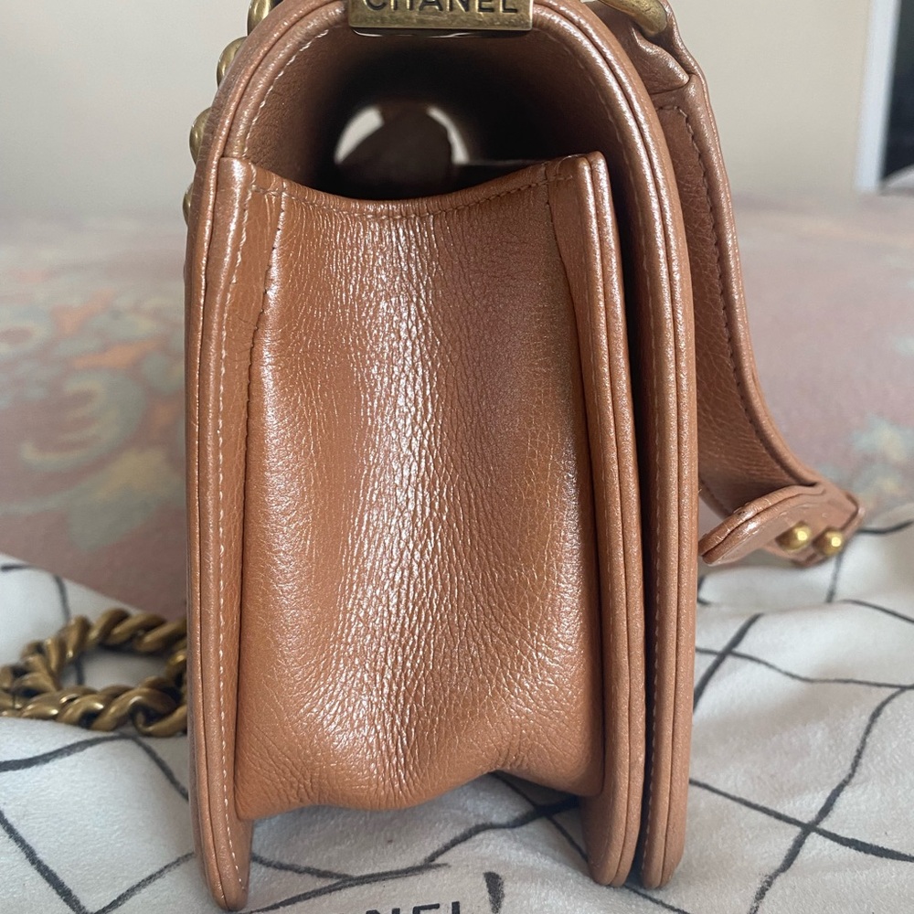 Chanel Le Boy Medium iridescent Bronze rose gold with Gold hardware - Picture 5 of 11
